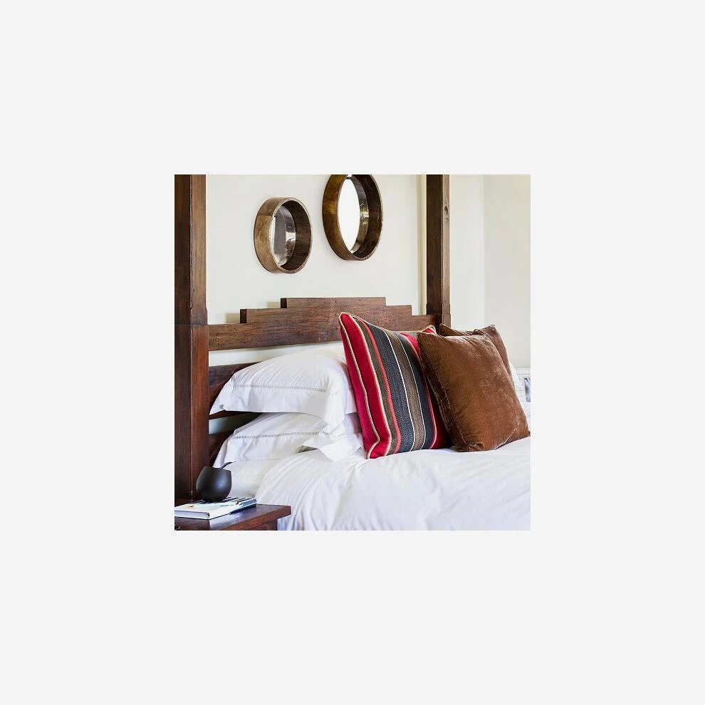 Santos Red Fabric 3 Santos Red Fabric - Image 3